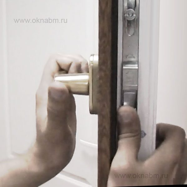Pressione a fechadura com o dedo