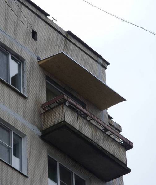 Le balcon fuit d'en haut: que faire