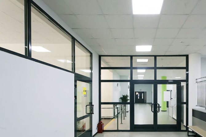 Janelas à prova de fogo tipo 2 em instalações comerciais