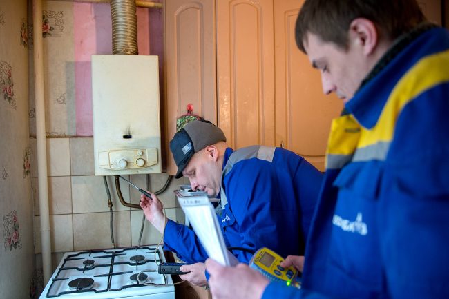 vérification des équipements à gaz dans l'appartement