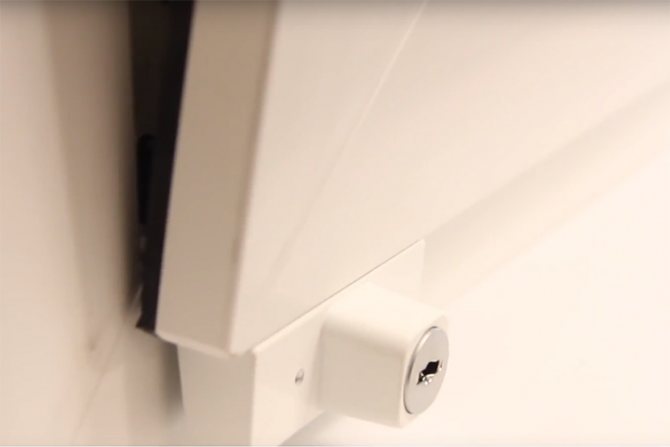 Vérification de la fiabilité du bloqueur - ouverture de l'ouvrant pour la ventilation