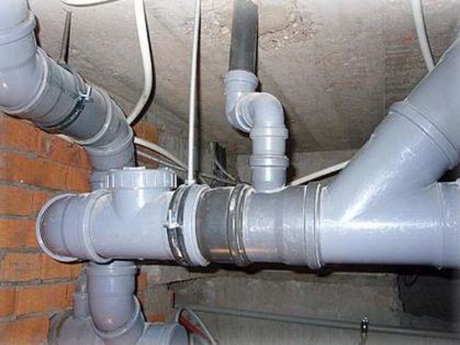 Vérification des connexions des tuyaux d'égout