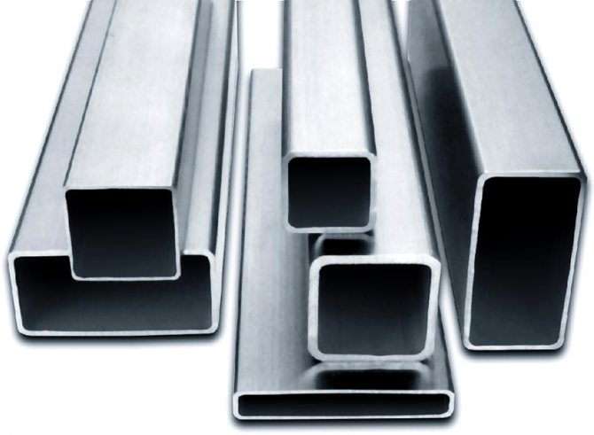 Rechteckrohre haben einen Standardquerschnitt von 15x10 bis 180x150 mm
