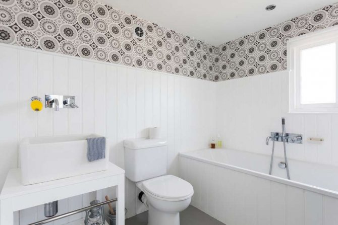 panneaux pvc dans les toilettes