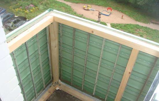 Arbeiten für den Wiederaufbau des Balkons erforderlich