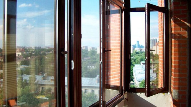 vitrage de balcon à charnière