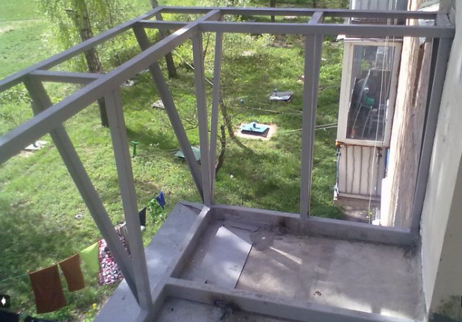 Agrandissement du balcon le long de la base de la dalle