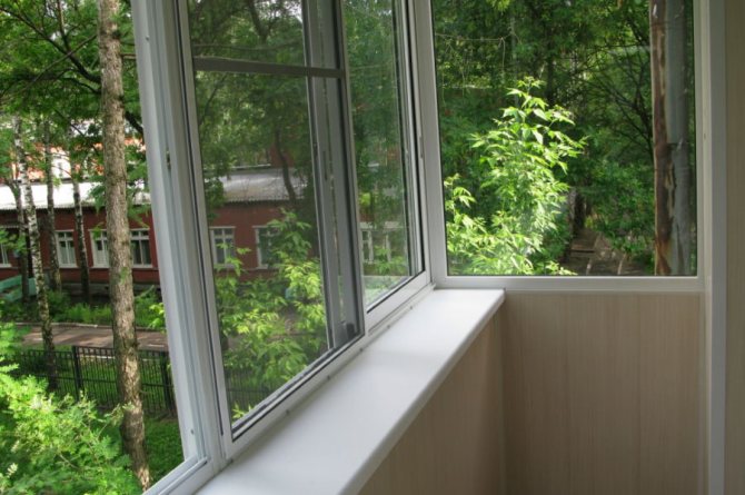 Vitrage coulissant du balcon à Khrouchtchev