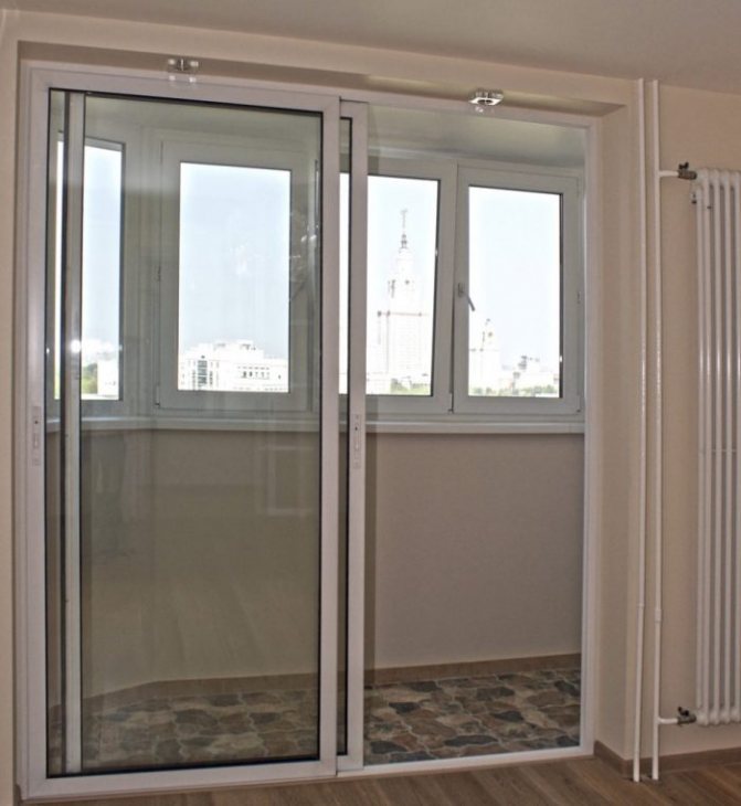 Portes coulissantes sur le balcon: avantages et inconvénients, types et matériaux