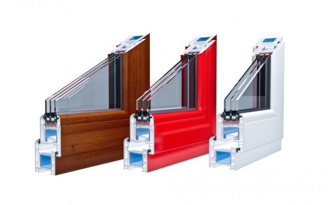 Coupe transversale d'un profilé de fenêtre en PVC avec triple vitrage