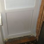 Ajustement de la porte de balcon en plastique