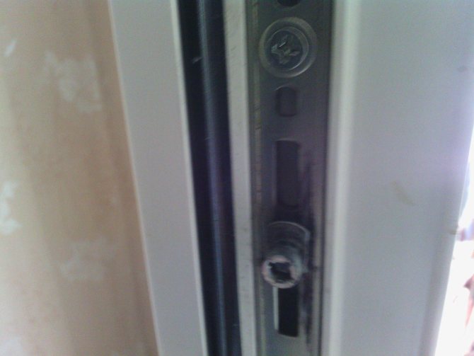 Réglage de la pression de la porte de balcon en PVC