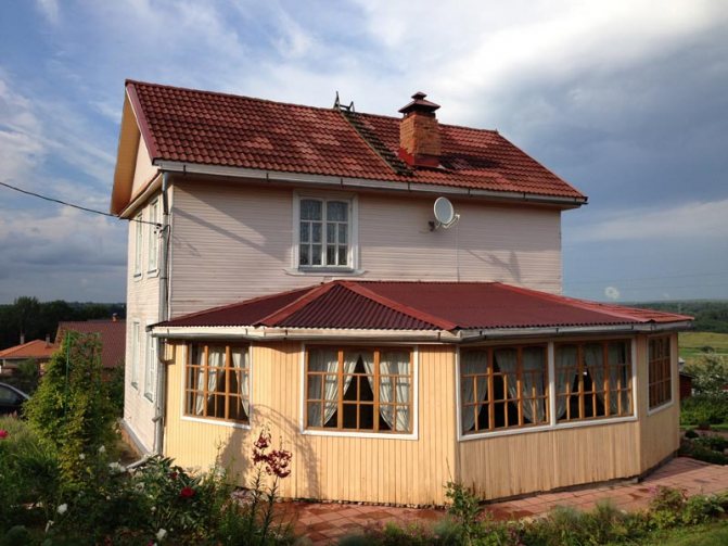 Rekonstruktion des Daches auf der Autobahn Dmitrovskoe