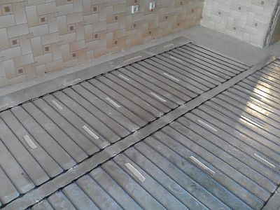 Réparation de chauffage par le sol: électricité et eau; dysfonctionnements et leur élimination à la main