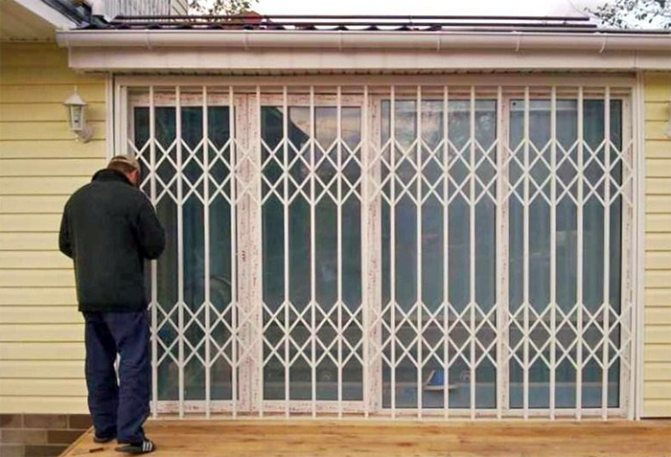 Grilles de fenêtre à faire soi-même: comment fabriquer et installer à la maison