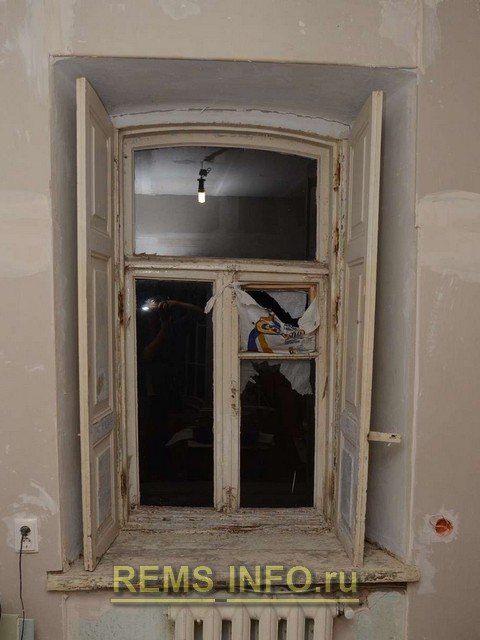 Възстановяване на дървен прозорец - оригиналният вид.