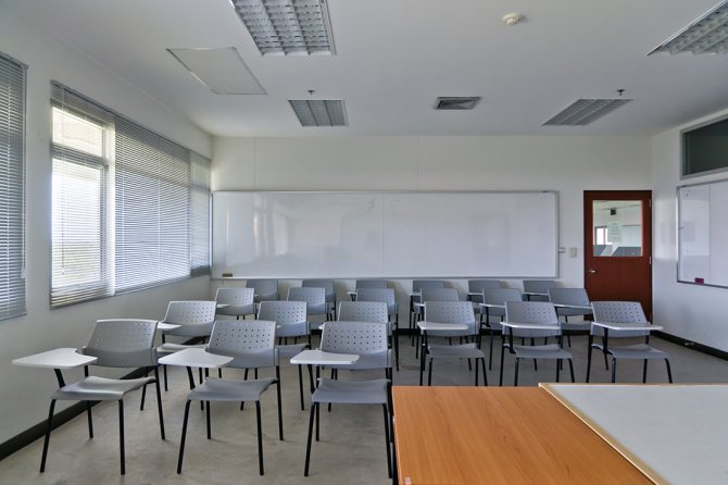 la taille des bureaux dans l'école par sanpin