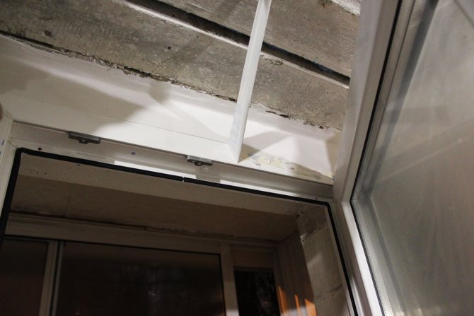 Application en douceur du mastic pour vitres STIZ