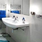 Prises dans la salle de bain : où et lesquelles peuvent être installées