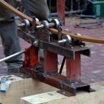 Les serres, les portails, les gazebos et bien plus encore peuvent être fabriqués à l'aide d'un tuyau profilé plié.