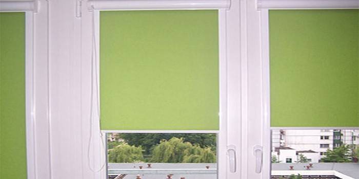 Persianas verdes claras nas janelas da Santaime Uni