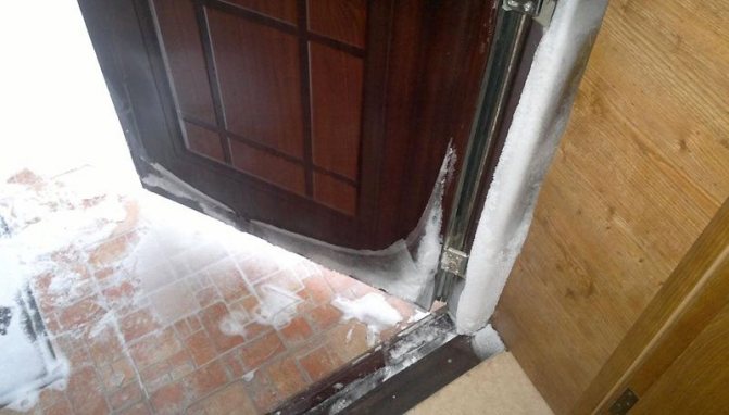 Isolamento autoadesivo para portas e janelas - Isolamento para portas (autoadesivo e feltro): saiba como escolher