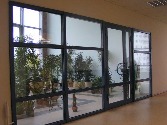 Shpros structurels et fausses fixations pour fenêtres PVC