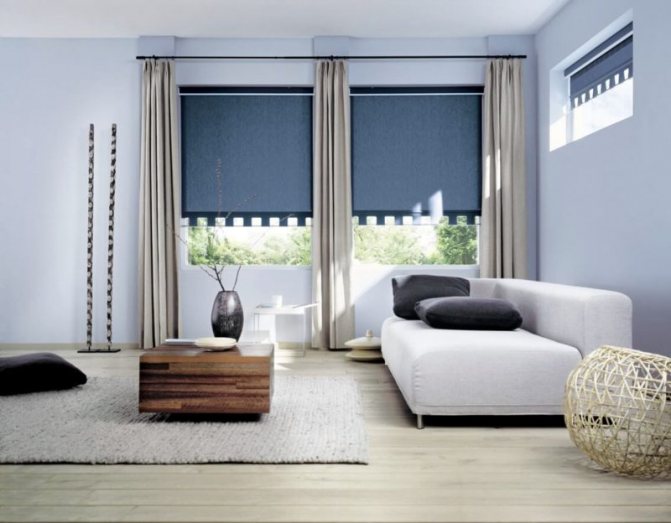 Rideaux pour le hall avec une porte de balcon pour un intérieur lumineux