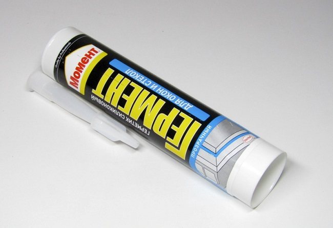 mastic silicone pour joints de fenêtre