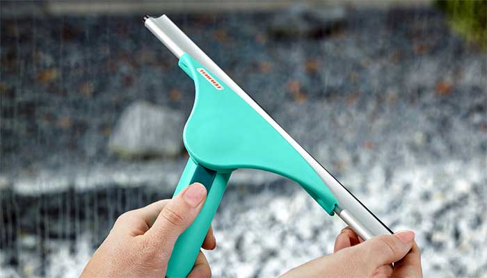 Grattoir pour nettoyer les vitres