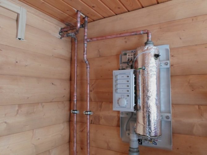 Les appareils complexes sont souvent montés à l'aide de plusieurs types de raccords.