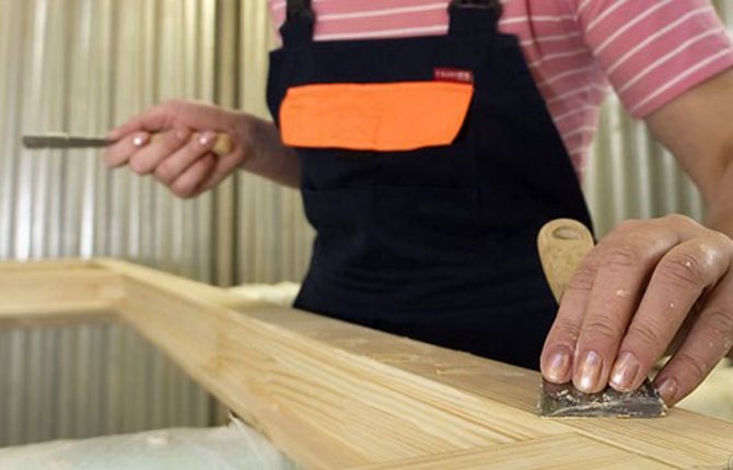 Enlever la vieille peinture d'une fenêtre en bois