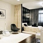 Solutions de conception modernes standard et non standard pour la décoration de fenêtres avec des rideaux