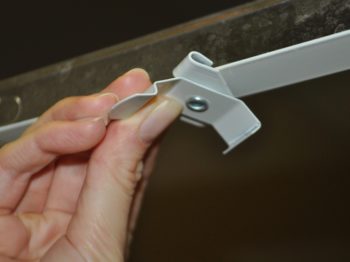 Montage spécial pour l'installation sur les rails de plafond Armstrong