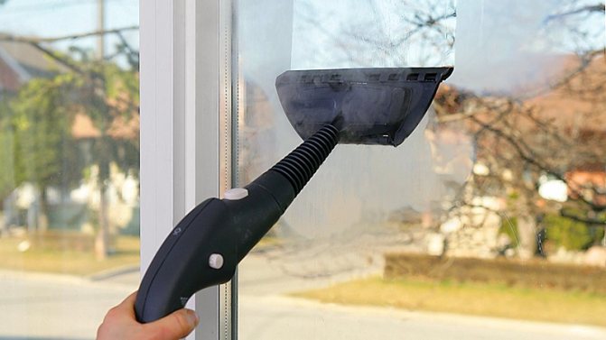 Nettoyant pour vitres: comment et comment nettoyer la fenêtre du balcon
