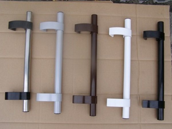 poignées fixes pour portes en plastique