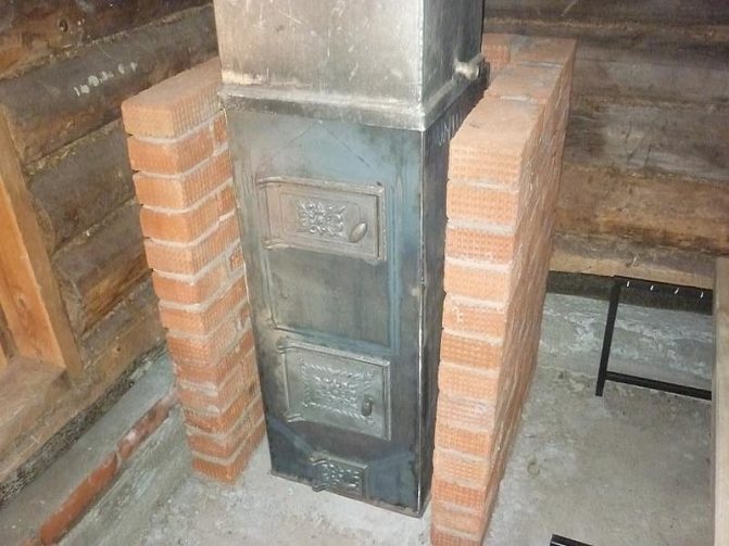 Fogão de barrilete de aço forrado de tijolo
