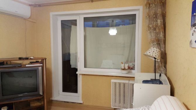 Bloc de balcon standard avec fenêtre aveugle