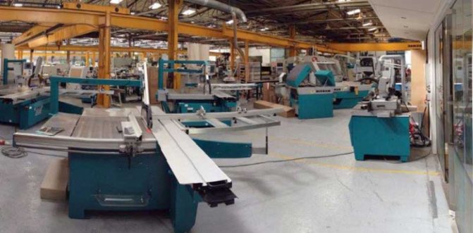 Machine pour la production de fenêtres euro en bois