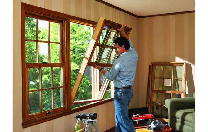 Vieilles fenêtres en bois dans la maison : changer ou réparer ?