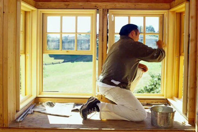 Vieilles fenêtres en bois dans la maison : changer ou réparer ?
