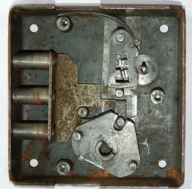 Vieux cadenas rouillé