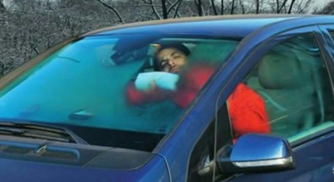 Les vitres des voitures transpirent en hiver