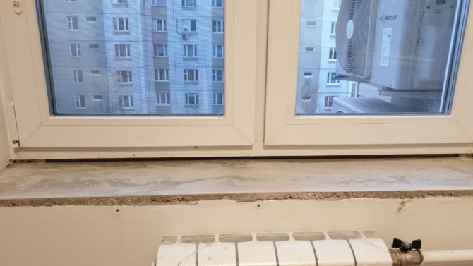 Chape sous le rebord de la fenêtre