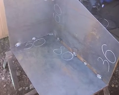 Заваряване на тялото от стоманени листове, изрязани според маркировката