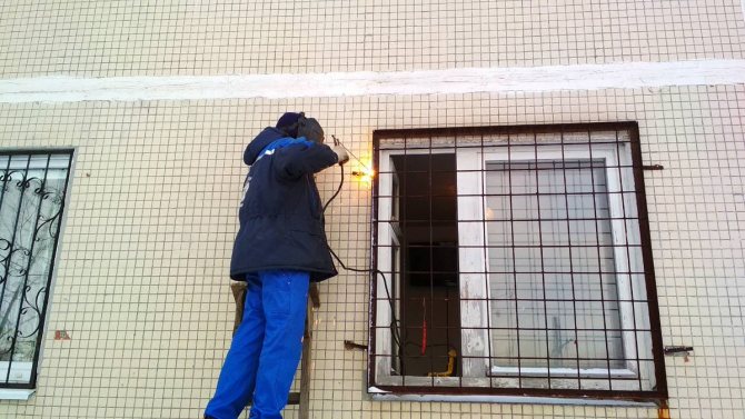 Soldagem de grades em janelas