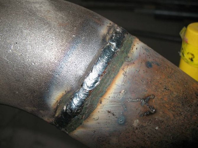 Cordon de soudure sur tuyaux métalliques