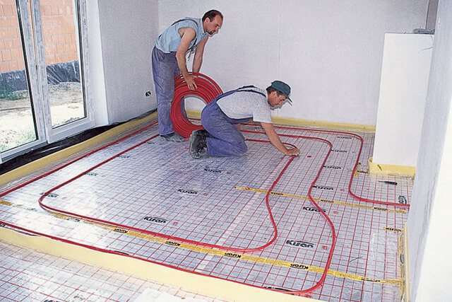 tecnologia de colocação de piso radiante sob a mesa