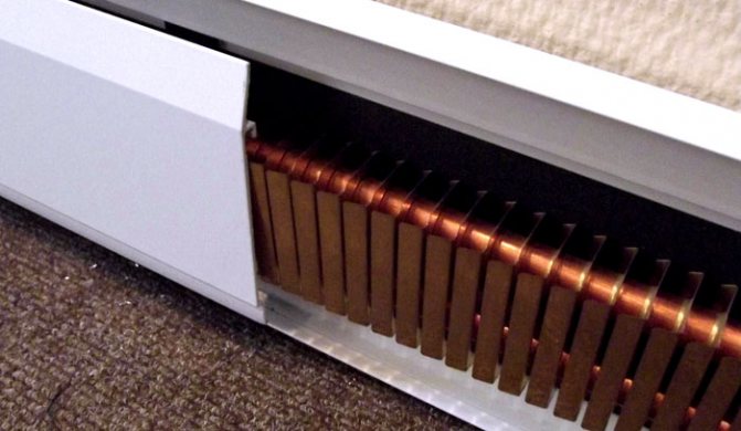 Warme elektrische Fußleiste