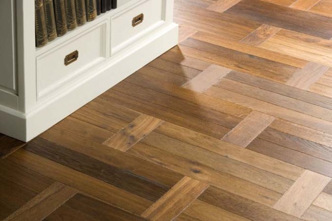 sol chaud sous planche de parquet